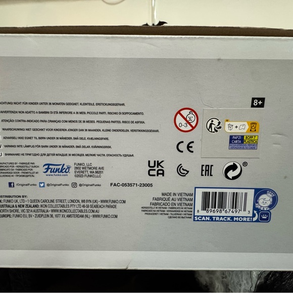 Funko Alice in Wonderland with Cheshire Cat - Picture 5 of 9